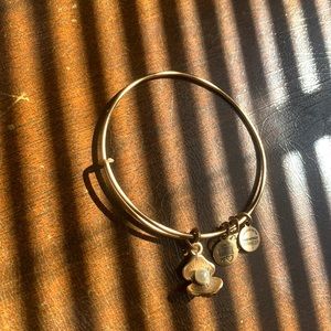 Alex and ani pearl in oyster